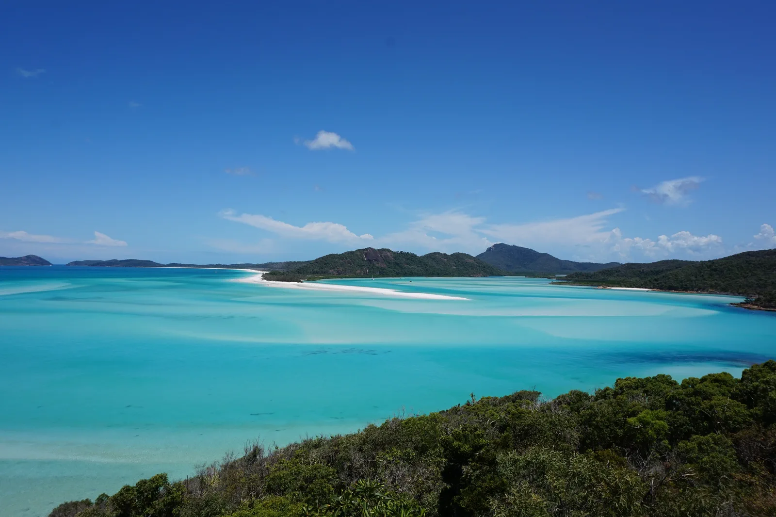 White silica sand and turquoise water at Whitehaven Beach