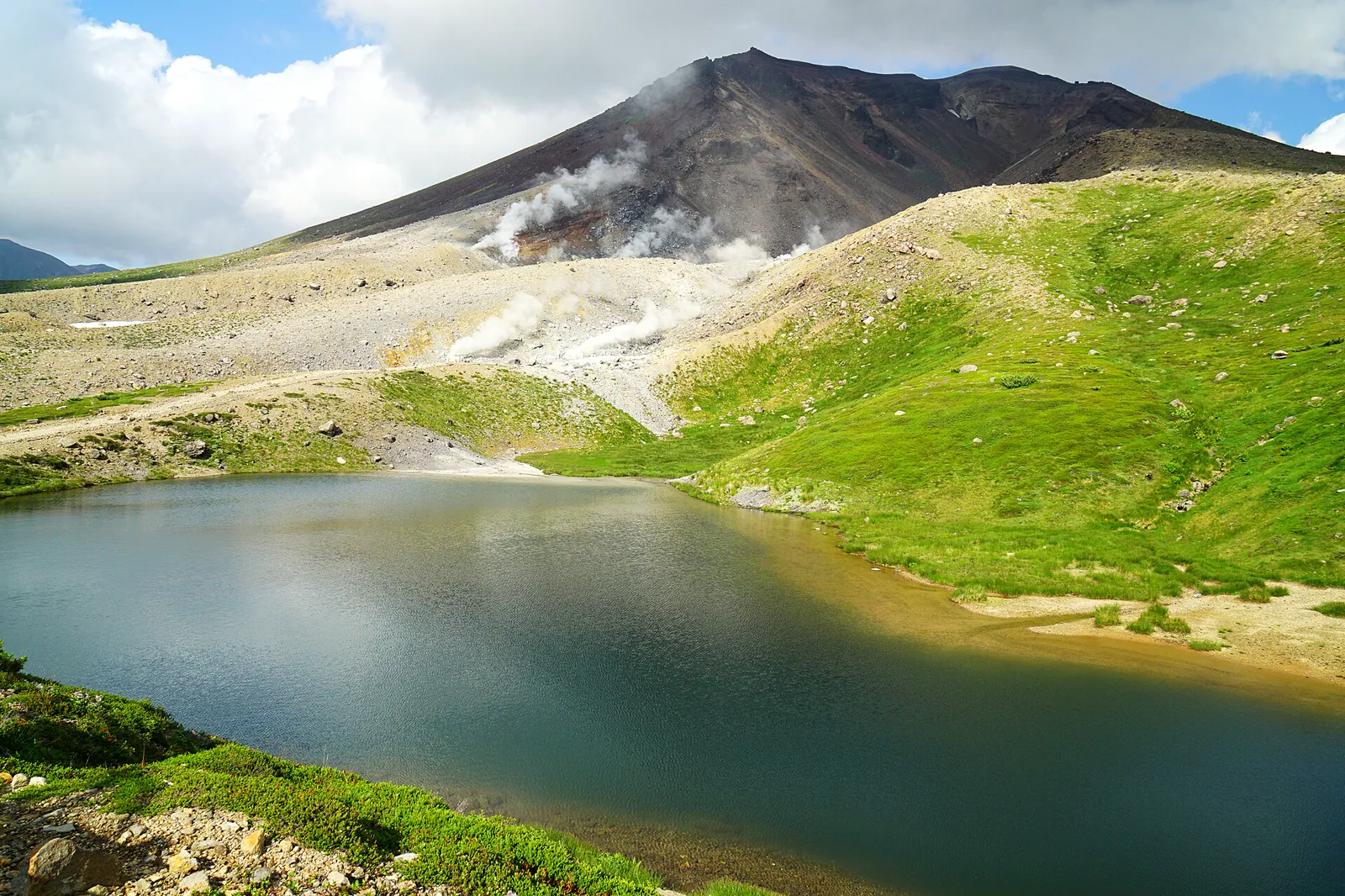 Mount Asahidake and Sugatami Pond in Daisetsuzan
