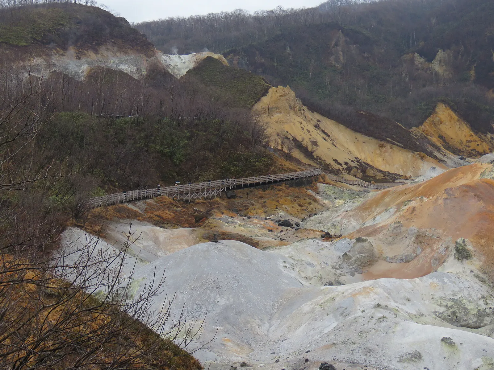 Volcanic Jigokudani valley at Noboribetsu Onsen