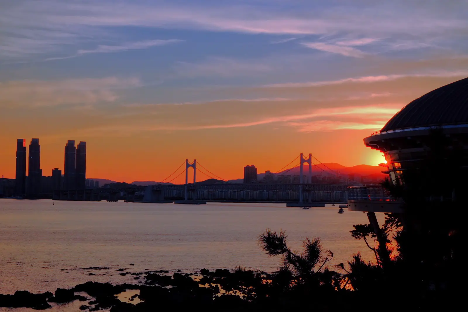 Nurimaru APEC House and Gwangan Bridge seen from Dongbaekseom at dusk