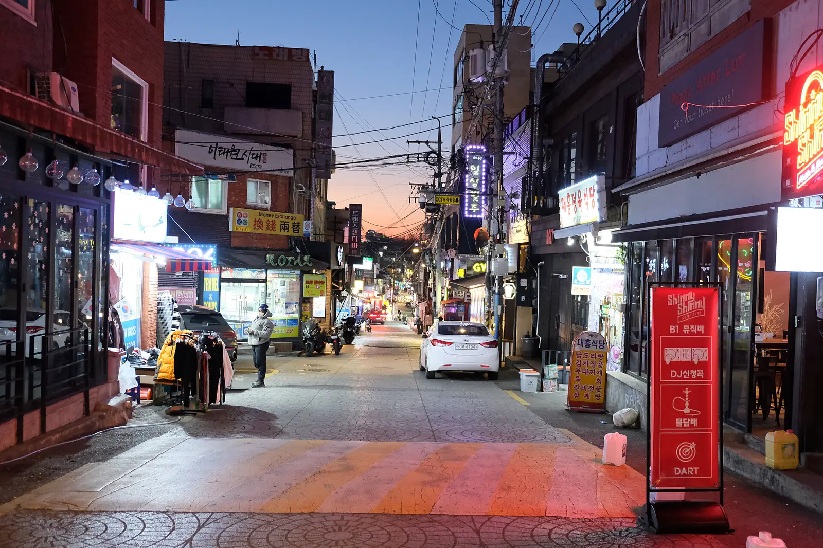Street scene in Itaewon, Seoul