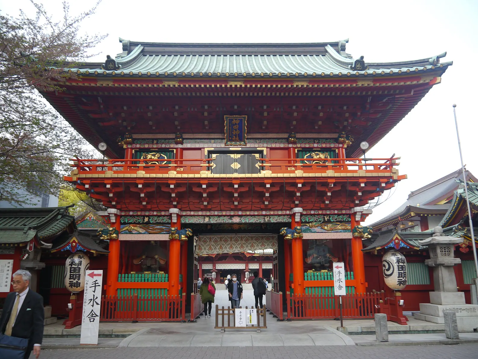 Red and green Zuishin gate at Kanda Myojin shrine