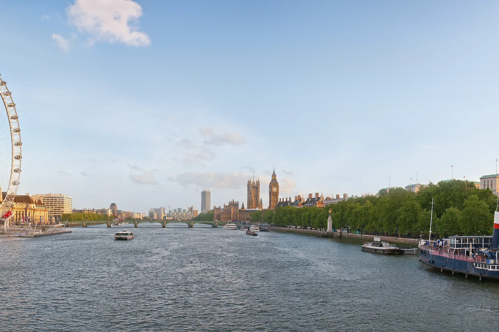 ロンドン、テムズ川沿いのPalace of Westminster(ウェストミンスター宮殿)